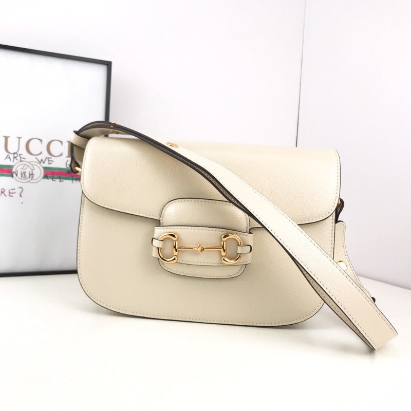 Bolso de hombro Horsebit 1955 color blanco leche
