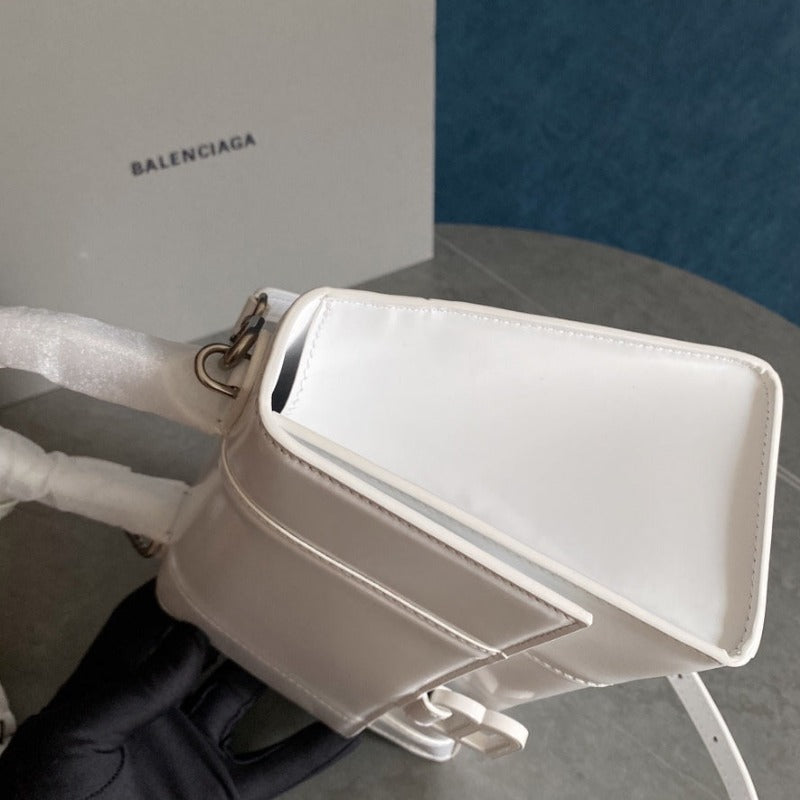 Bolso pequeño con asa superior en piel de cocodrilo Hourglass, color blanco