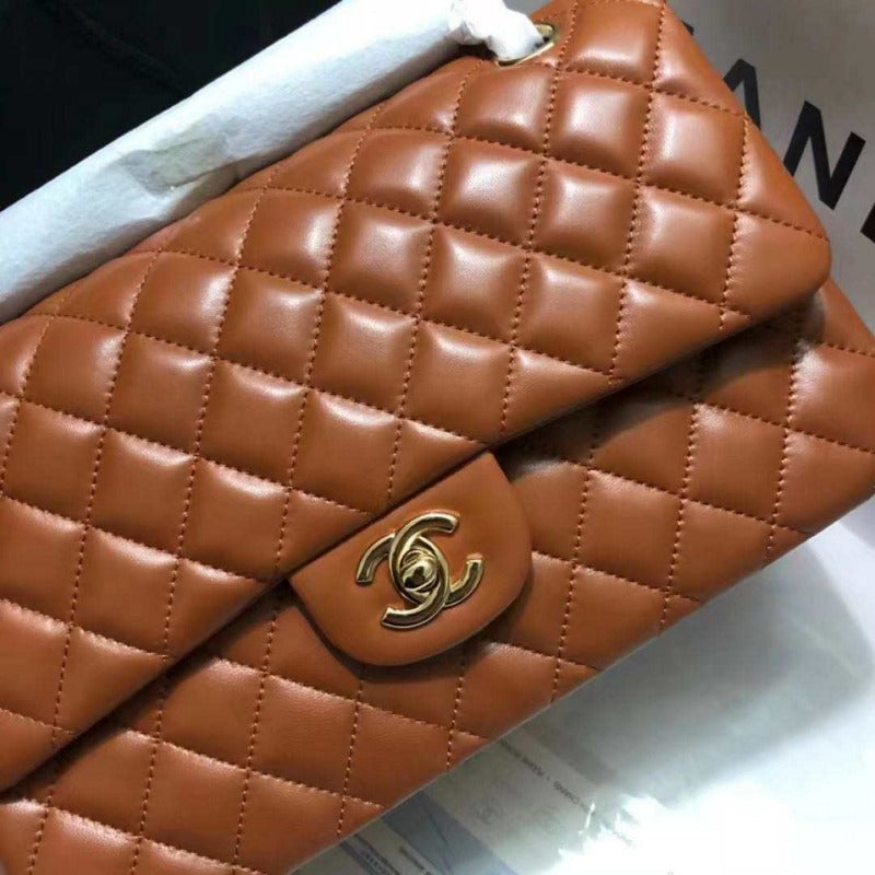 Bolso de hombro jumbo de piel de cordero color caramelo 25