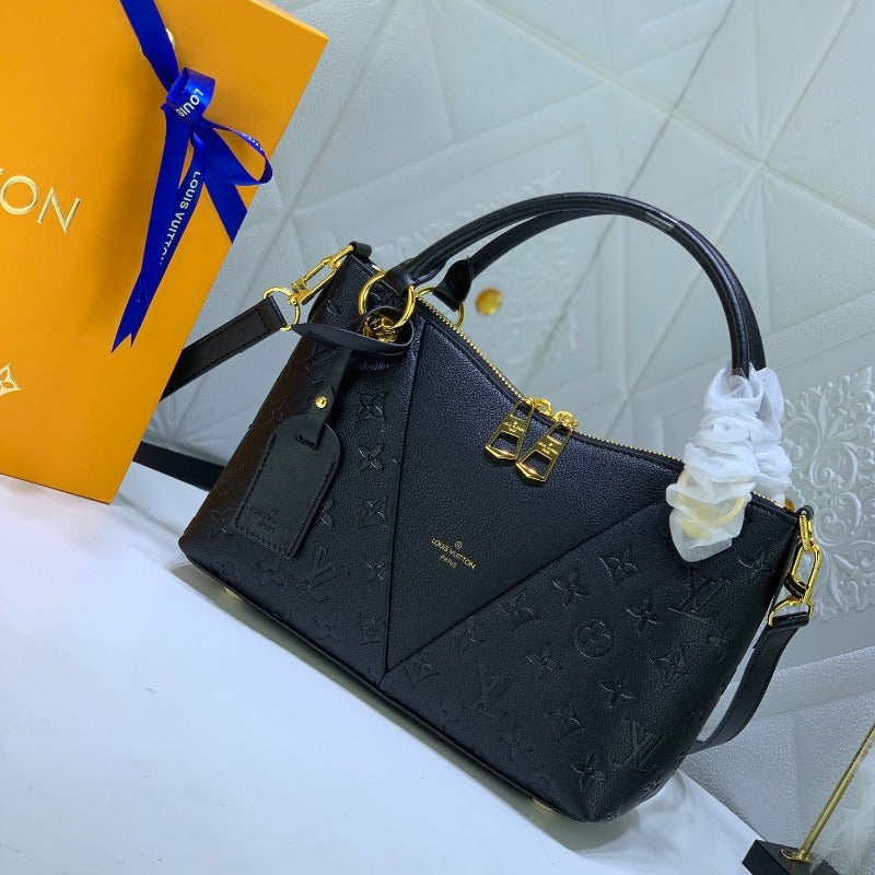 Schwarze Lederhandtasche mit Monogramm