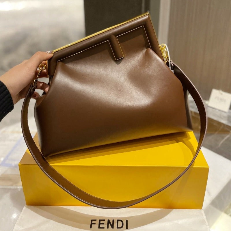 Primer bolso mediano marrón