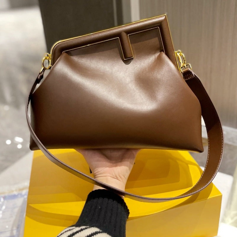 Primer bolso mediano marrón