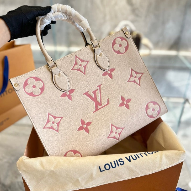 Bolsa con monograma Onthego color leche y rosa