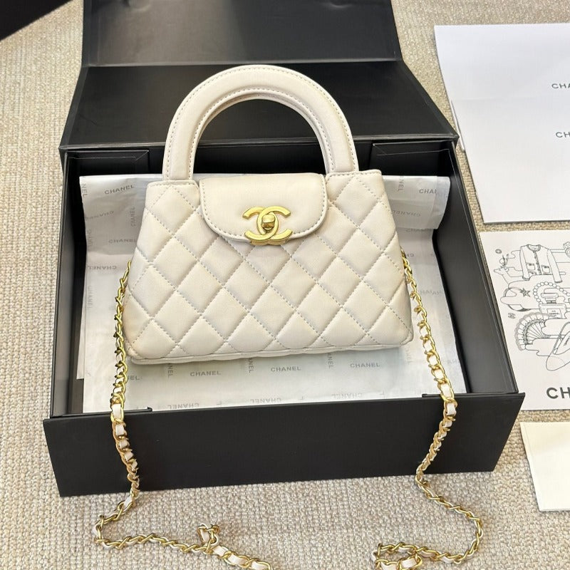 Mini bolso Kelly con cadena de piel de cordero en color blanco