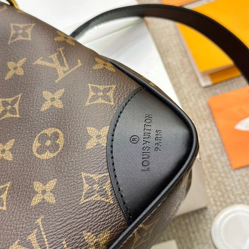 Bolso de hombro con monograma Odeon en marrón y negro