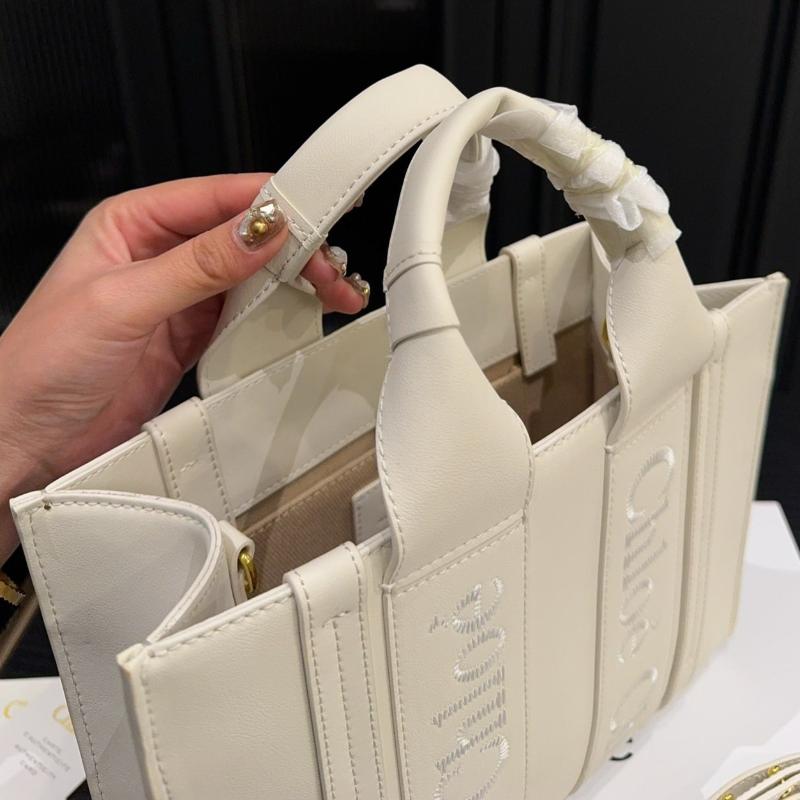 Bolso tote Woody pequeño de piel suave en color beige