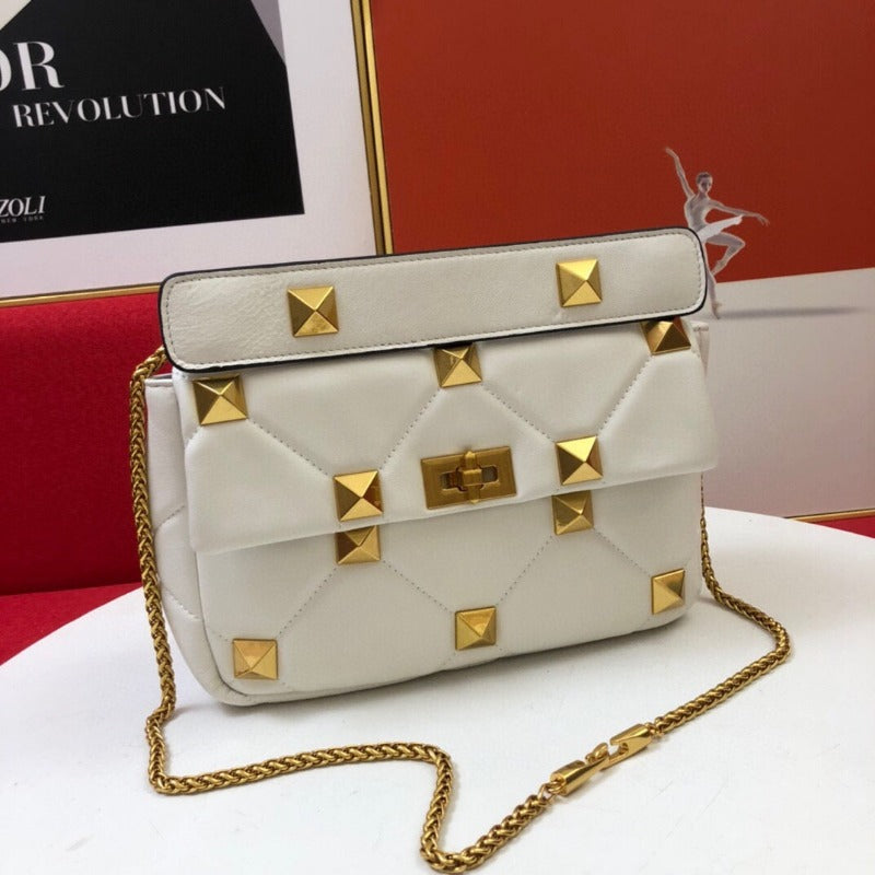 Rivet Shoulder Purses Bag With Chain White