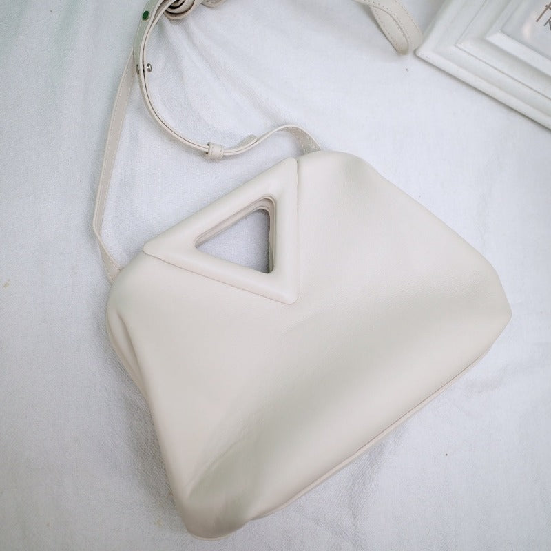 Bolso de hombro triangular Milk