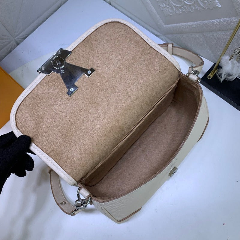 Buci Shoulder Bag Milk Beige