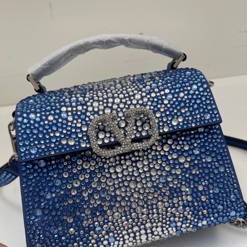 Bolso mini con lentejuelas de cristal y asa superior en azul y plata