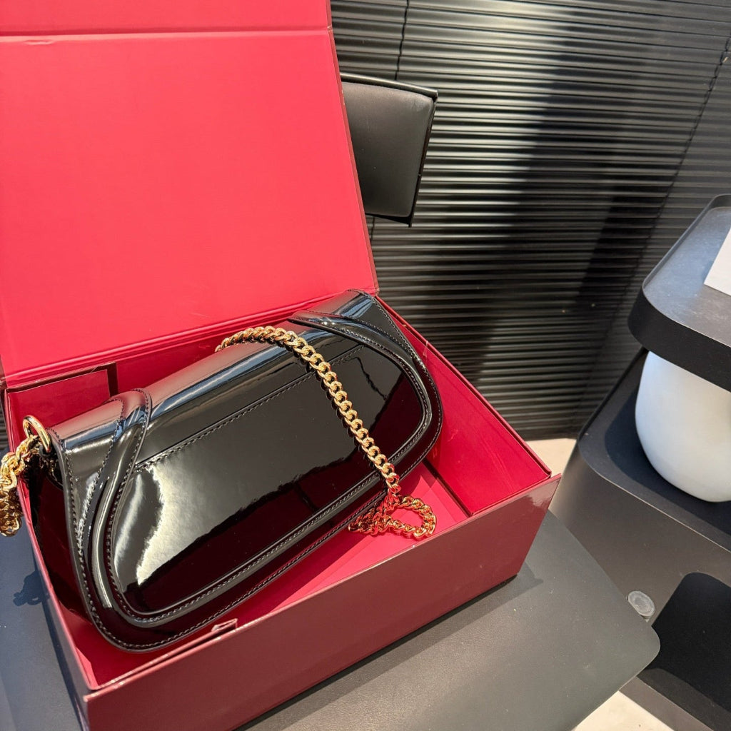 Blondie shoulder bag in black patent leather New