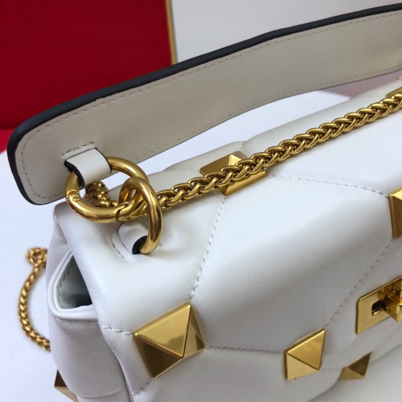 Rivet Shoulder Purses Bag With Chain White