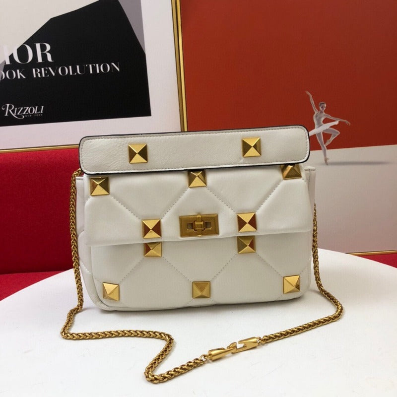 Rivet Shoulder Purses Bag With Chain White