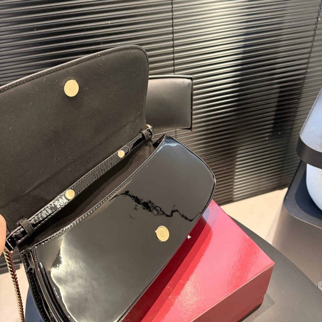 Blondie shoulder bag in black patent leather New