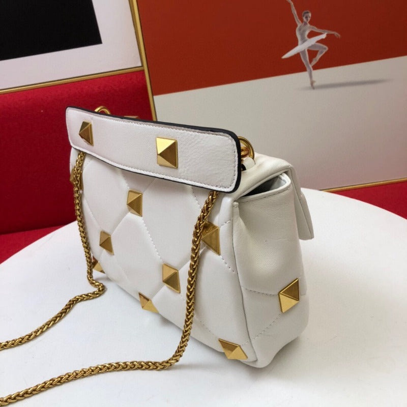 Rivet Shoulder Purses Bag With Chain White