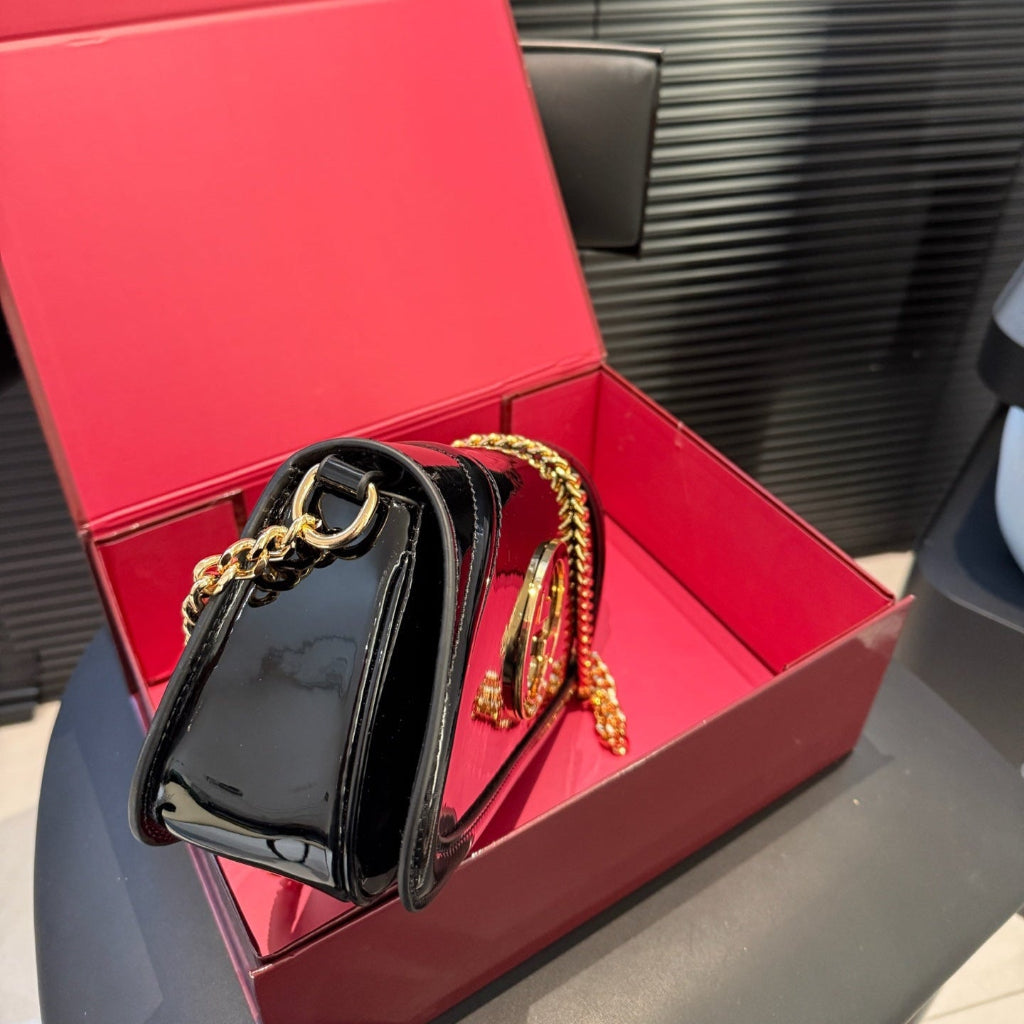 Blondie shoulder bag in black patent leather New