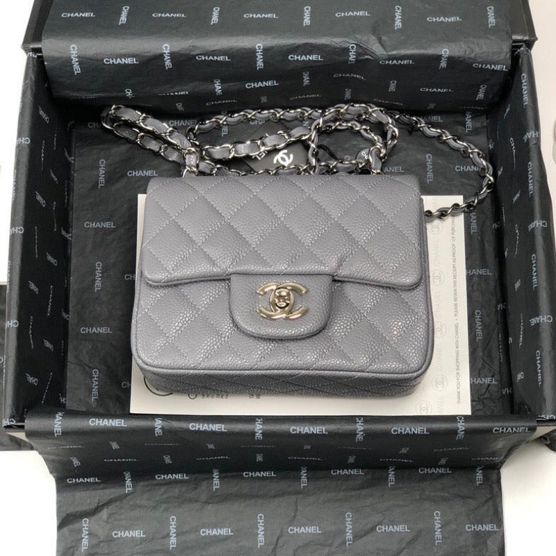 Bolso con solapa cuadrado mini Caviar gris 