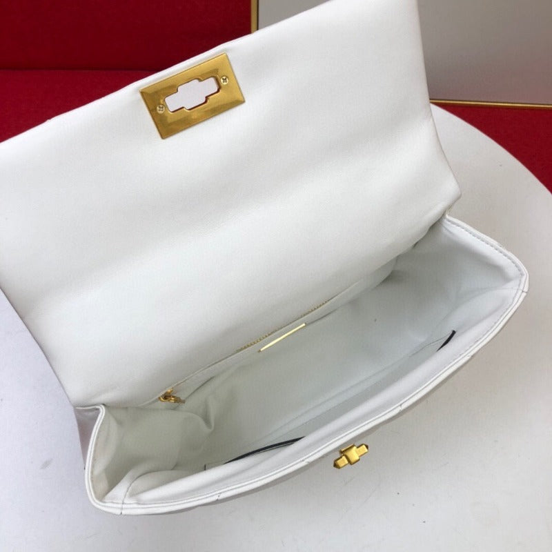 Rivet Shoulder Purses Bag With Chain White