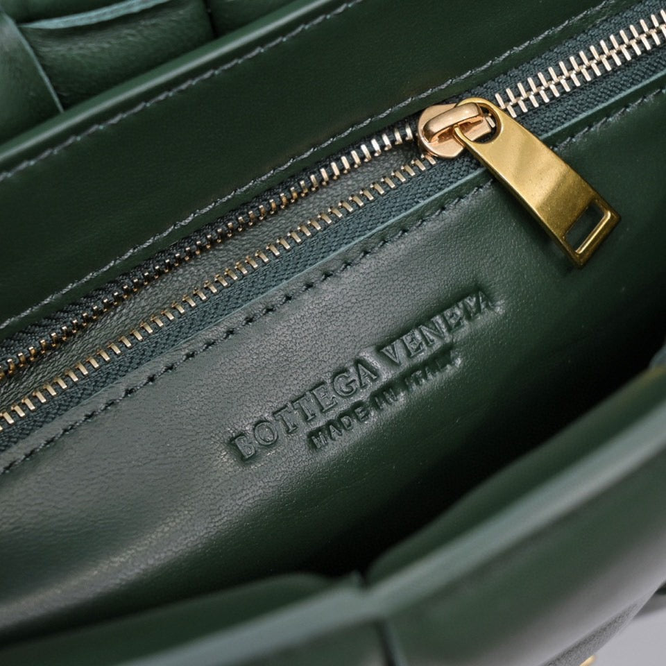 Cassette Shoulder Chain Bag Dark Green