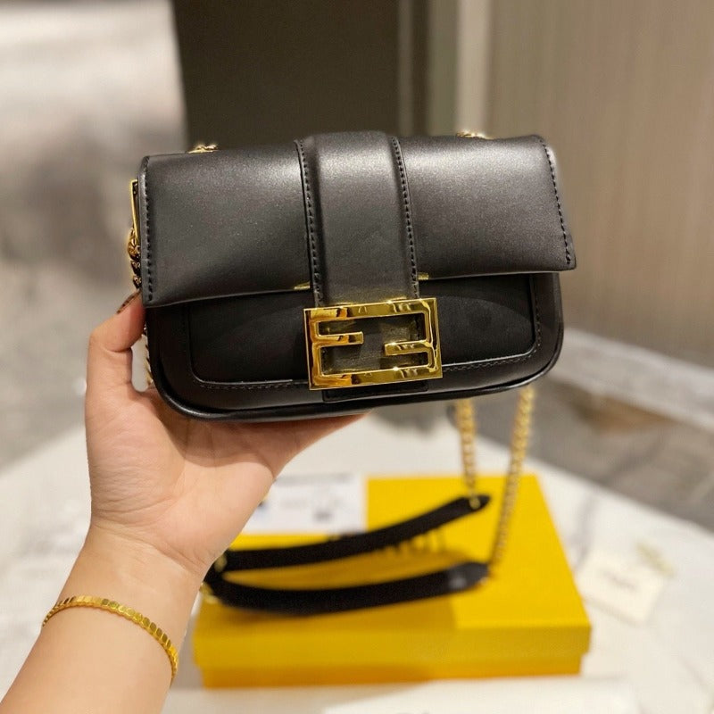 Baguette Mini Chain Shoulder Bag Black