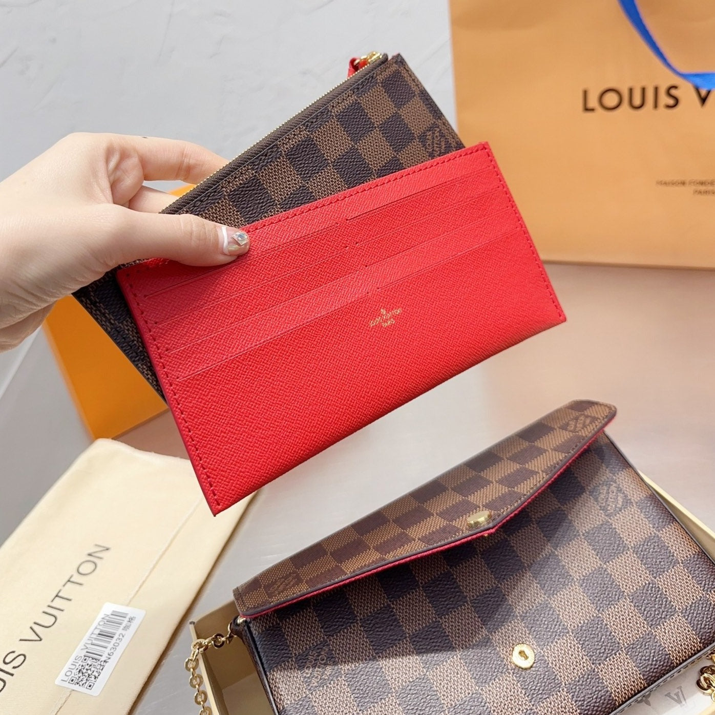 Pochette Felicie Damier Rotes Futter