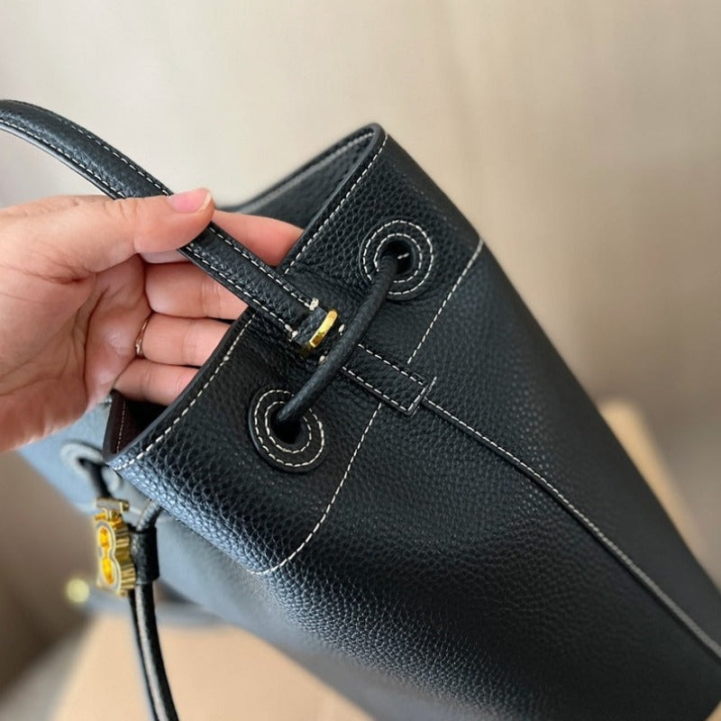 Bur title Bucket Bag Black