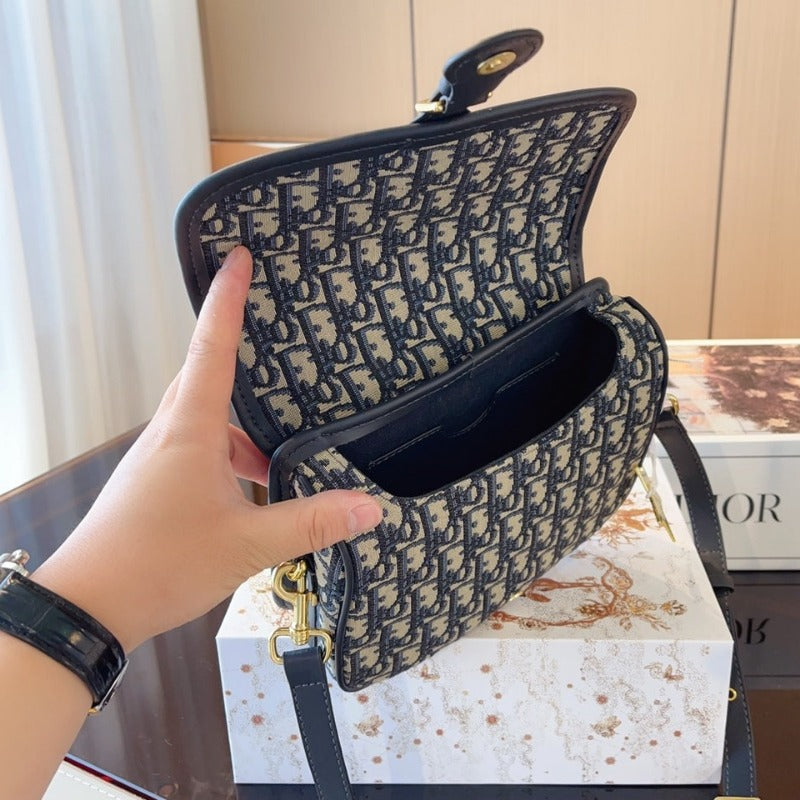 Bolso de mano mediano Bobby en jacquard oblicuo Dior azul