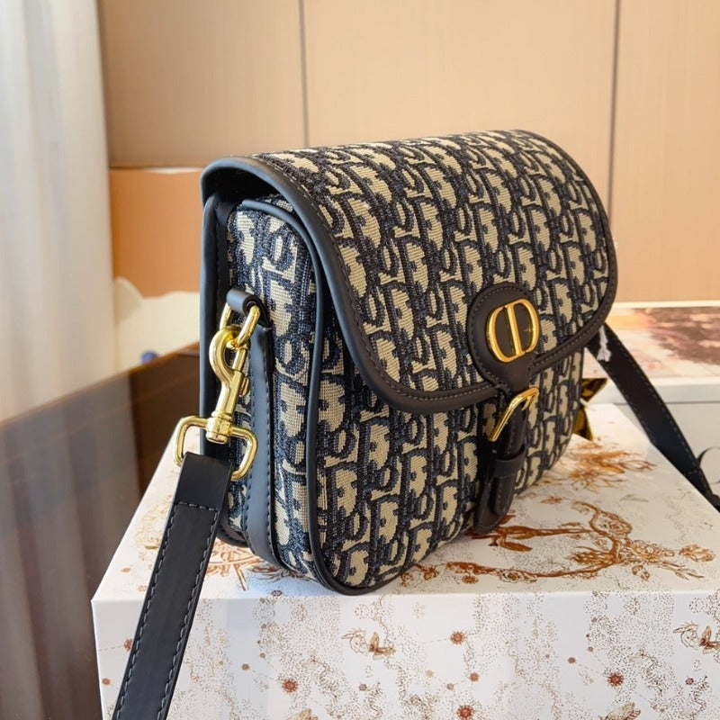 Bolso de mano mediano Bobby en jacquard oblicuo Dior azul