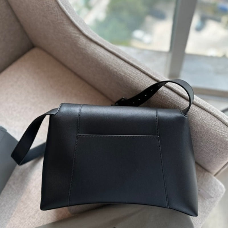 DownTown Shoulder Bag  Ultra Black