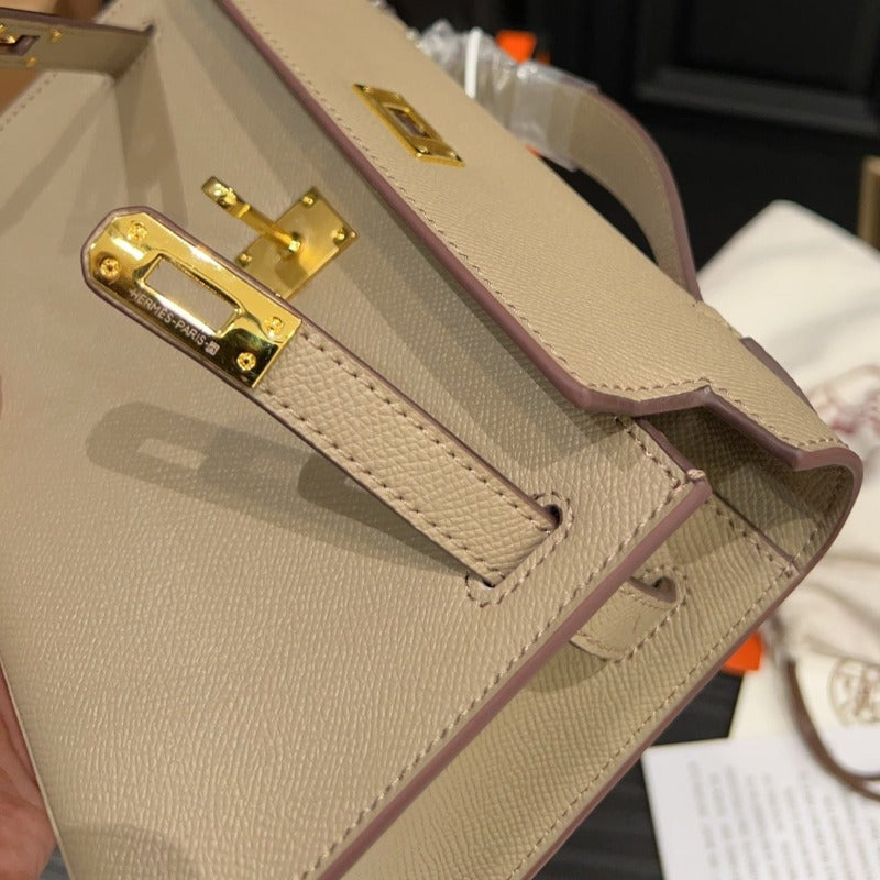 Kelly Pochette Handbag Beige