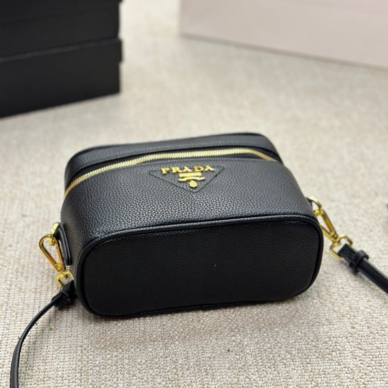 Vanity Triangle Logo Case Bag Black